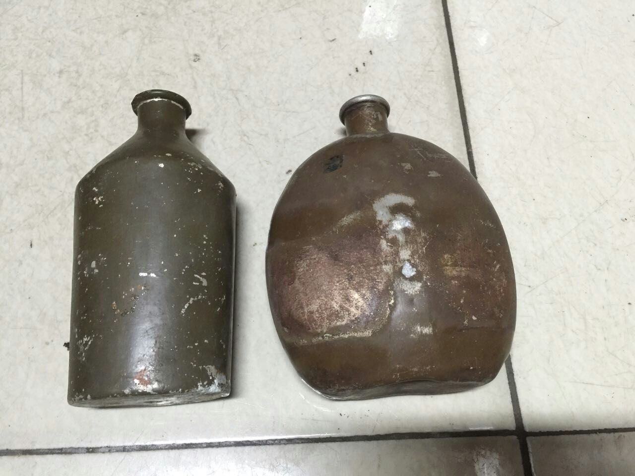 日军侵华时期使用的水壶.jpg